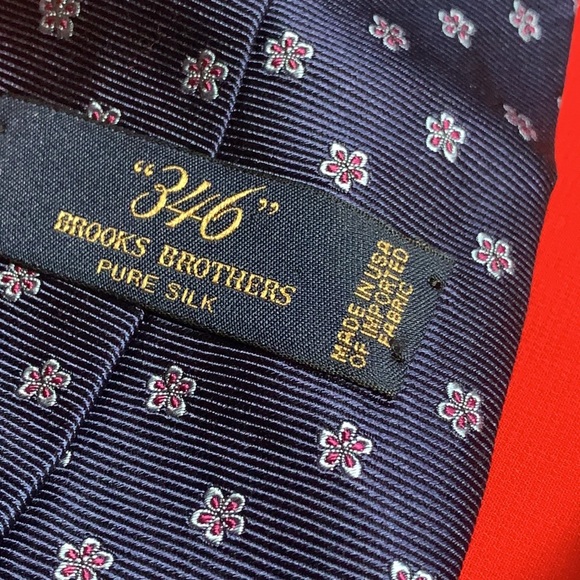 Brooks Brothers silk tie! - Picture 3 of 4